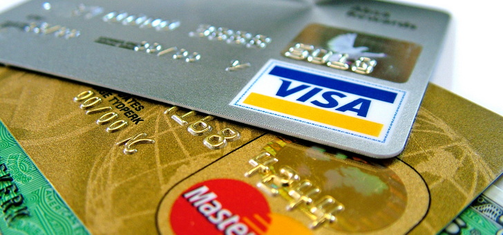 Embossing is het mechanisch aanbrengen van reliëfletters en cijfers op een creditcard